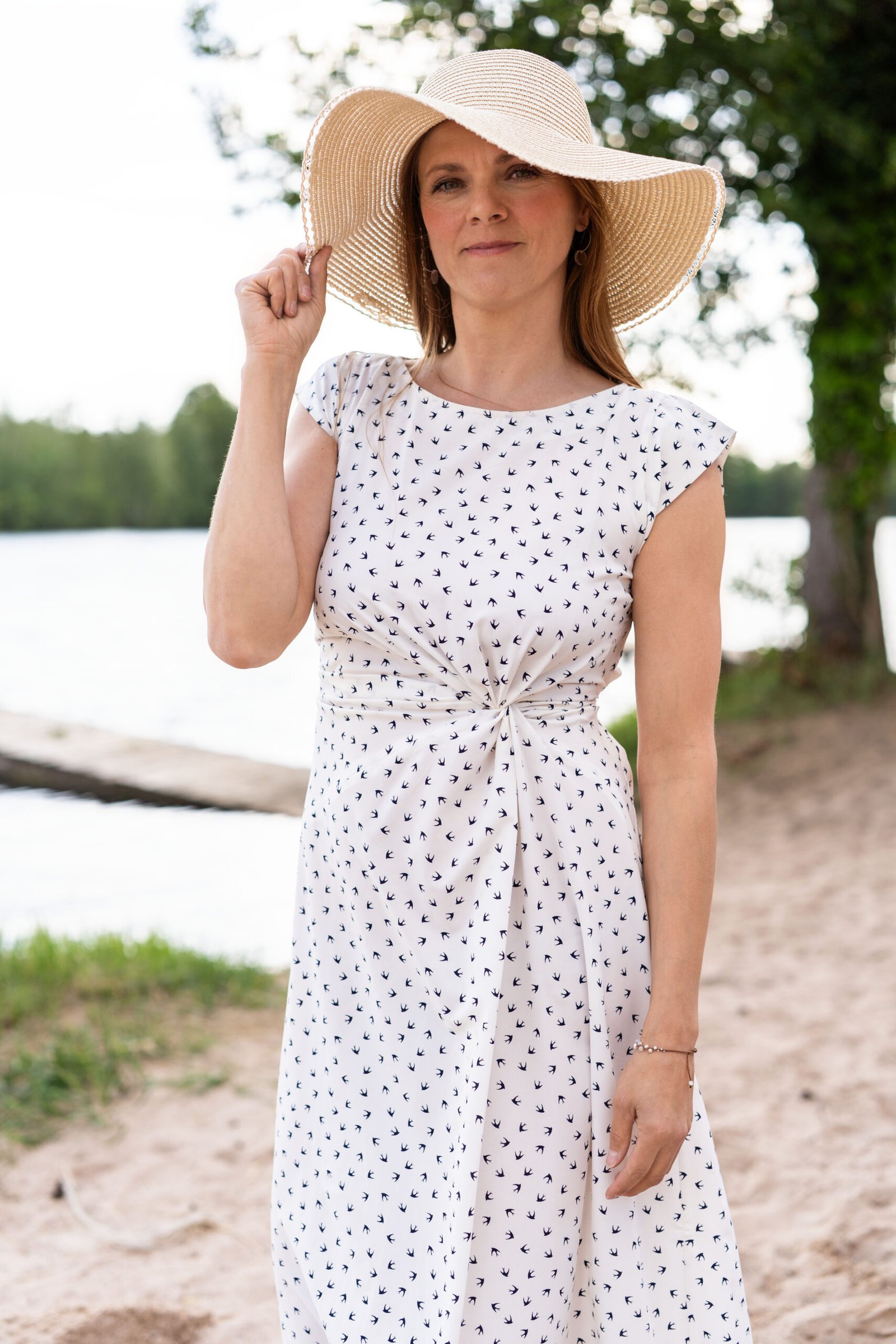 Dlouhé šaty s uzlem - vlaštovky (3)