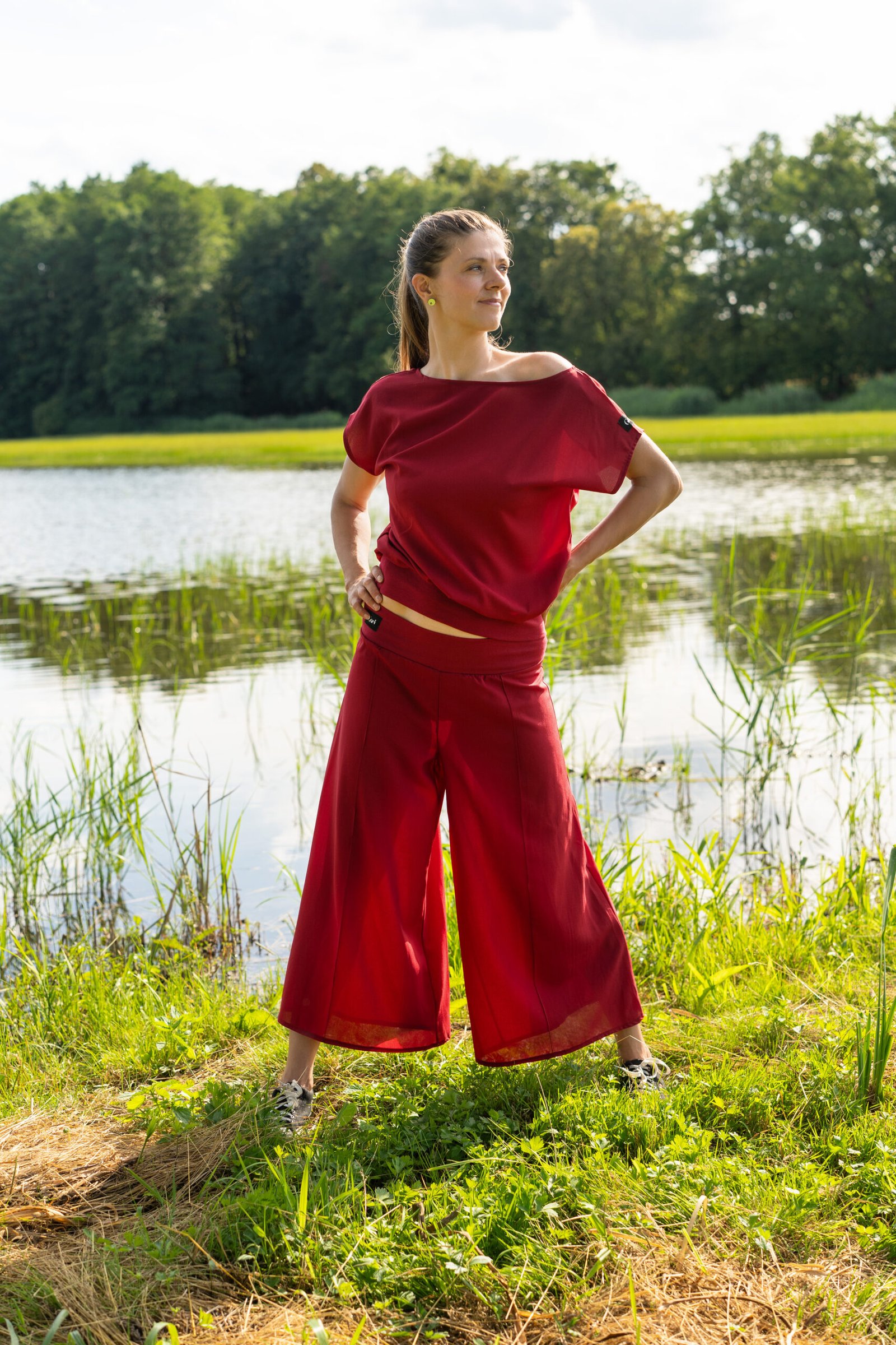 kalhotový set s trikem vínovo-červená